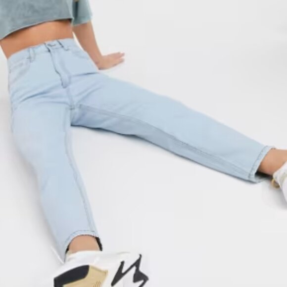 Jeans 20 - Wednesday's Girl High Waist Straight Leg Light Wash Mom Plus Size NWT - Picture 4 of 5